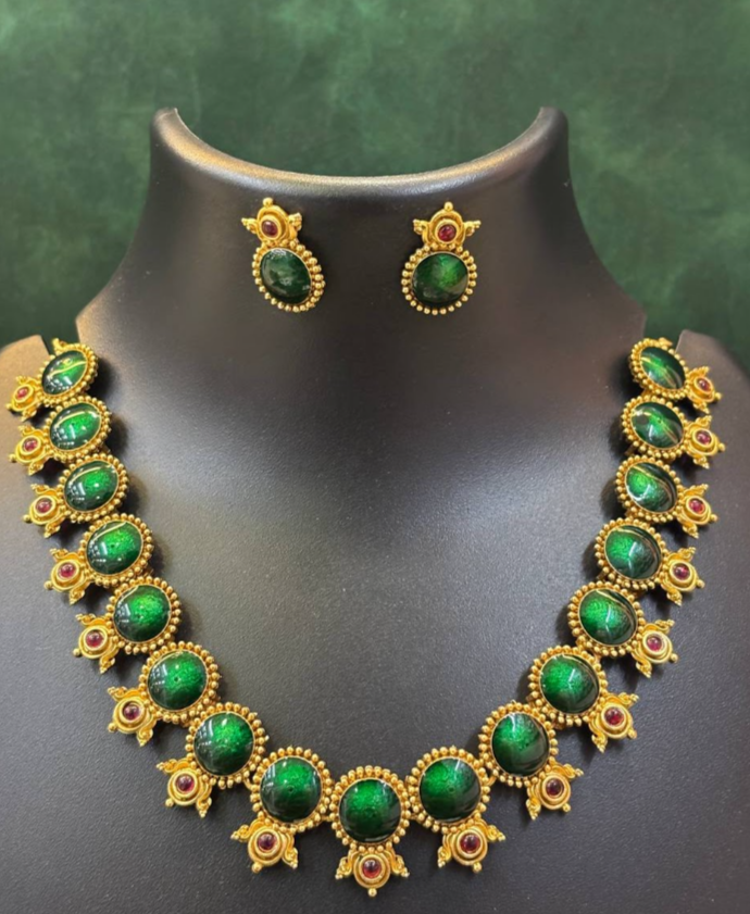 Green Round Stone Necklace